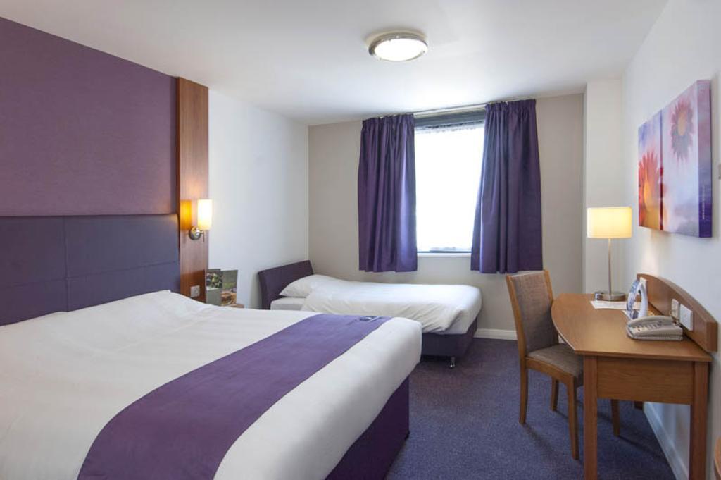 Premier Inn Stratford- Upon- Avon Central Exterior photo