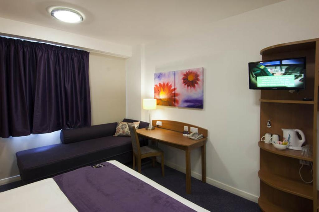Premier Inn Stratford- Upon- Avon Central Exterior photo
