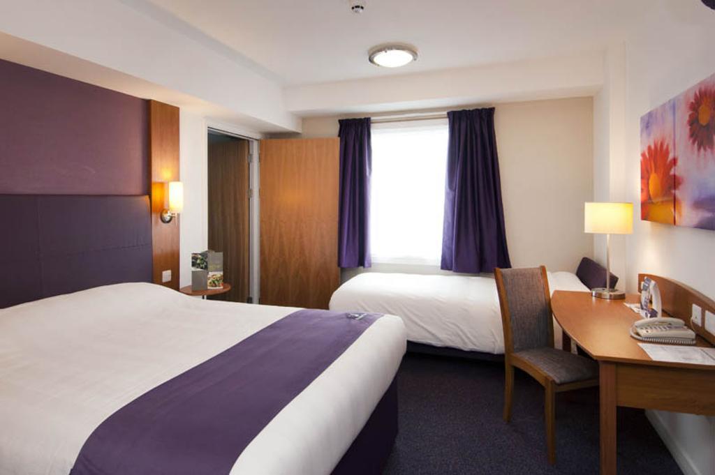 Premier Inn Stratford- Upon- Avon Central Exterior photo