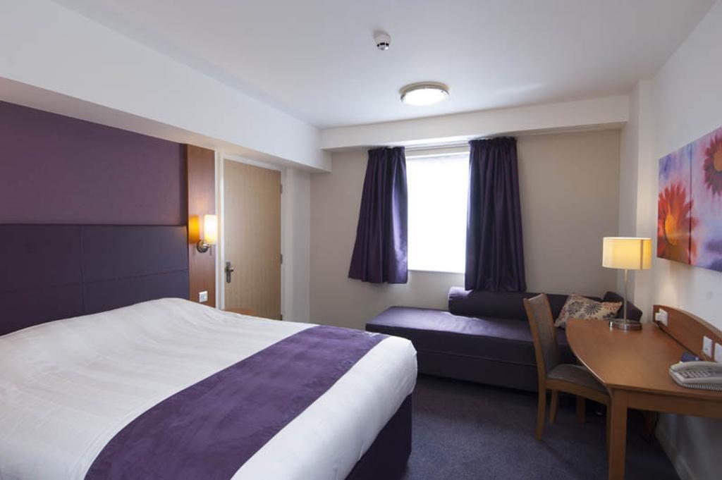Premier Inn Stratford- Upon- Avon Central Exterior photo